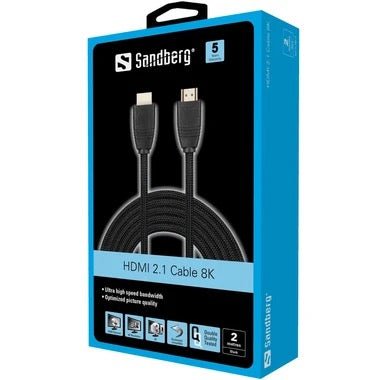 Eine Verkaufsverpackung für das Sandberg HDMI 2.1 Kabel 8K, 2m, zeigt das Bild des Kabels und hebt die extrem hohe Geschwindigkeit, die verbesserte Bildqualität und die Länge von 2 Metern hervor - ideal für Spiele oder hochauflösende Unterhaltungssysteme.