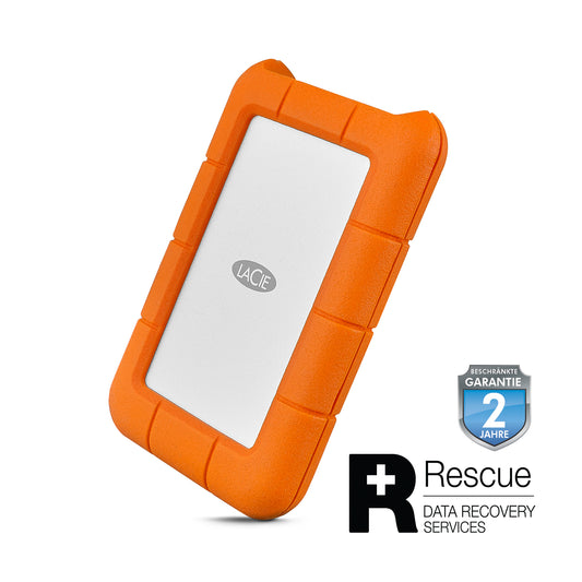 Die LaCie Rugged USB-C, 2 TB externe Festplatte verfügt über eine stoßfeste orangefarbene Stoßstange und ein silbernes Zentrum mit LaCie-Branding. Sie enthält einen 2-Jahres-Garantieaufkleber und Rescue Data Recovery Services mit einem Kreuzsymbol darunter.