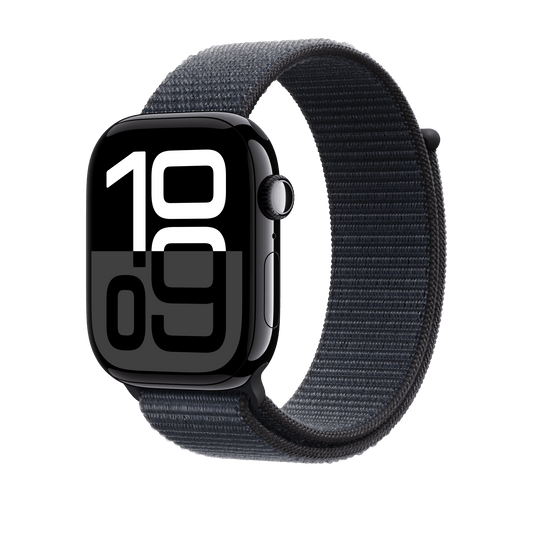 Die Apple Watch 46mm Sport Loop in tinte (XL) von Apple verfügt über eine große Digitalanzeige, die 10:09 Uhr anzeigt, und ein dunkles Stoffband aus recycelten Materialien, das sich von einem schlichten weißen Hintergrund abhebt.