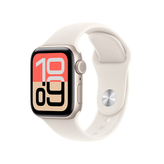 Apple'ın uyumlu Sportarmband (M/L) ile birlikte sunduğu Sternenlicht Alüminyum Apple Watch SE 3 GPS + Cellular 40 mm; kırmızı, beyaz ve bej renkli büyük rakamlara sahip dijital bir saat kadranı sunar. Fitness ve sağlık takibi için mükemmel olan bu saat, beyaz bir arka plan üzerinde resmedilmiştir.