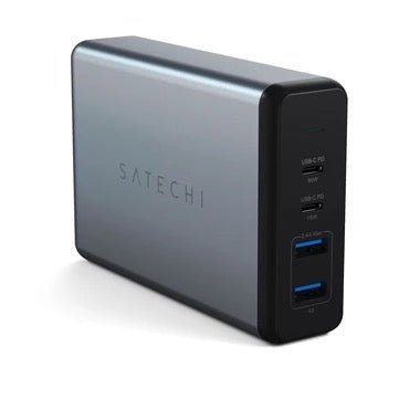Das Satechi 108W Pro Type-C PD Desktop-Ladegerät verfügt über ein schlankes, rechteckiges Metalldesign mit mehreren USB-C PD- und USB-A-Anschlüssen auf einer Seite zum Laden verschiedener Geräte.