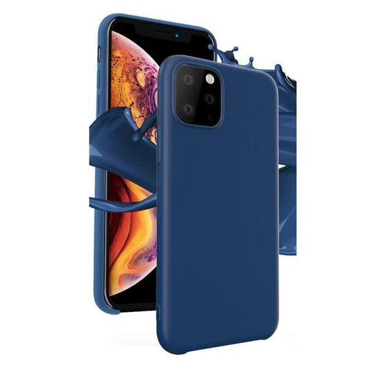 Das Sdesign Original Case 11 Pro Max - Dark Blue bedeckt teilweise ein Smartphone mit orangefarbenem und lilafarbenem Bildschirm, umgeben von blauen Spritzern, die die glatte Textur und die kräftige Farbe der Hülle hervorheben.