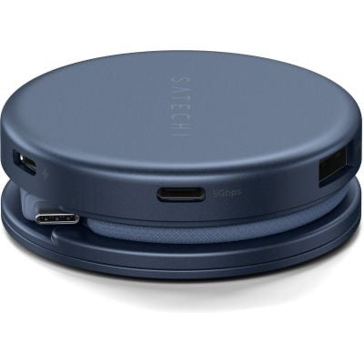 Der Satechi OntheGo 5-in-1-Multiport-Adapter (Indigo) von Satechi ist ein rundes, indigoblaues elektronisches Gerät mit mehreren Anschlüssen und einem umwickelten Kabel und bietet vielseitige Anschlussmöglichkeiten, die all Ihren Anforderungen gerecht werden.