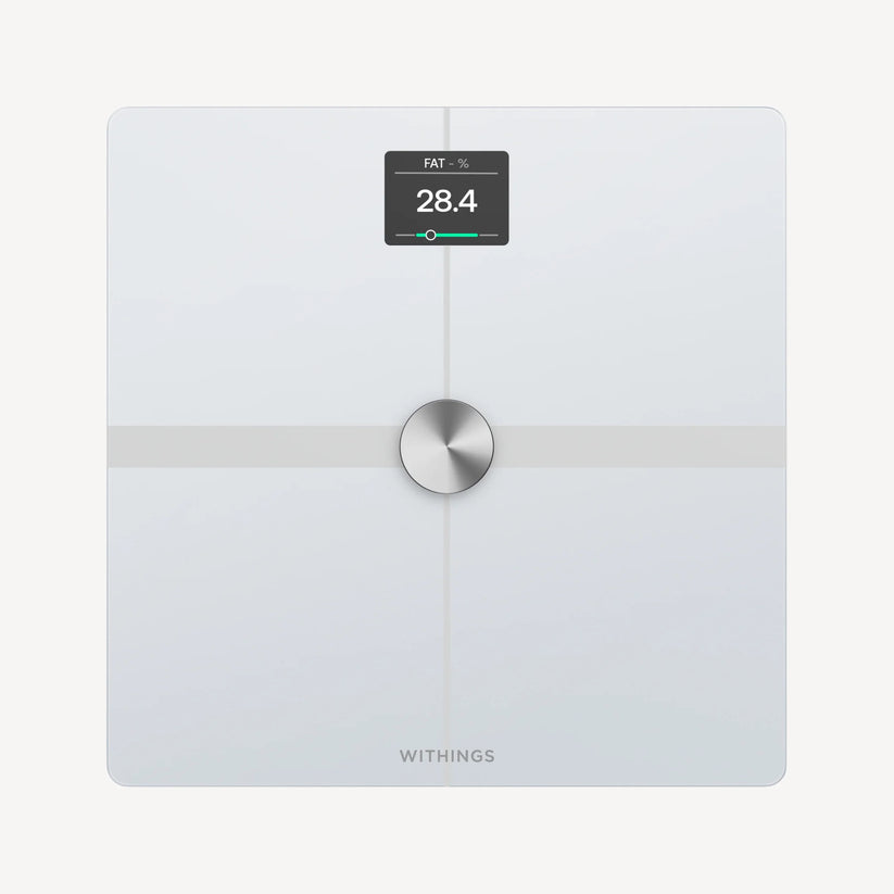 Eine stilvolle Withings Body SMART WLAN-Körperwaage in Weiß mit einem runden Metallakzent in der Mitte und einer Anzeige mit dem Wert „FAT % 28,4“ – ideal für die Körperanalyse zur Unterstützung Ihrer Gesundheitsziele. Der Markenname „Withings“ ist unten zu sehen.