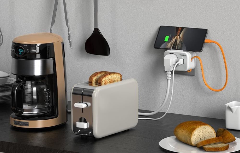 Tessan Reisestecker mit USB-C Kabel und USB-A Anschluss 