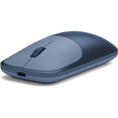 Eine indigoblaue „Satechi Slim EX Wireless Mouse“ von Satechi mit Scrollrad, aufgenommen aus einem leichten Winkel, wobei der USB-C-Ladeanschluss an der Vorderseite zu sehen ist.