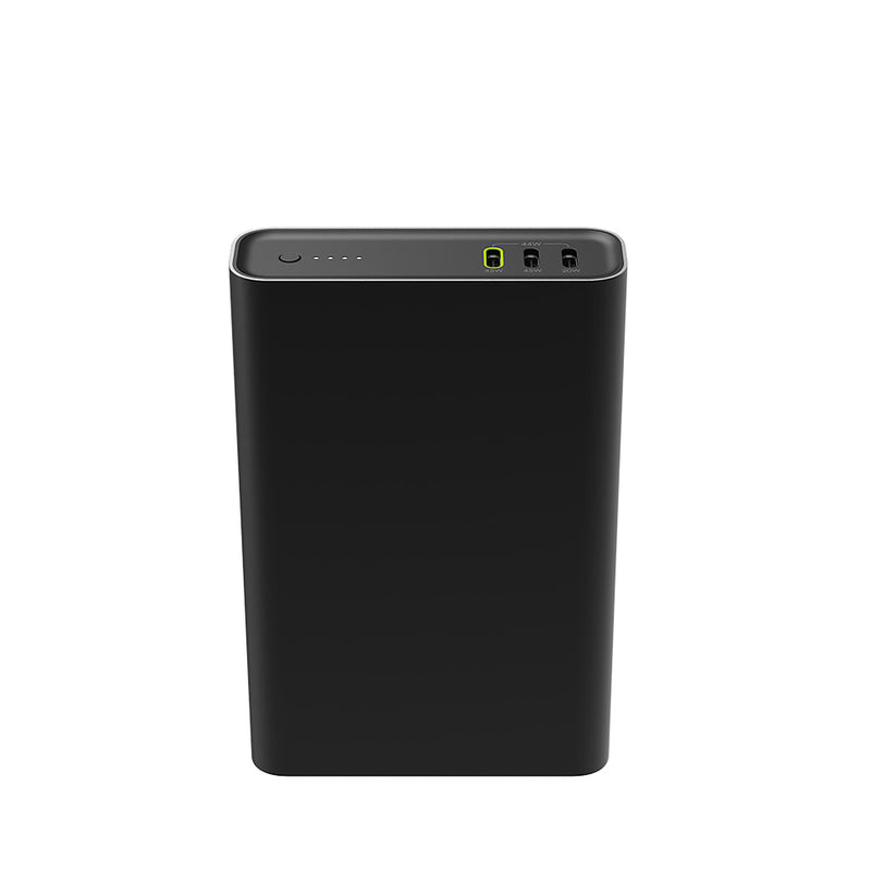 Beyaz bir arka plan üzerinde gösterilen siyah renkli bir mophie Powerstation Pro 20K, üst kenarında dört adet LED gösterge ışığı, iki adet USB çıkış bağlantı noktası ve bir adet giriş bağlantı noktasına sahiptir; bu, söz konusu mophie ürününün sunduğu güvenilir performansı ve kullanışlı USB-C hızlı şarj özelliğini mükemmel bir şekilde ortaya koymaktadır.