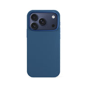 IPhone 17 Pro/18 Pro için tasarlanmış mavi renkli, dokulu Epico SolidWoven Pro kılıf, arka taraftan gösterilmiştir; üç kamera merceği, bir flaş ve bir sensör için hassas kesimlere sahiptir — şık bir koruma arayanlar için mükemmeldir.