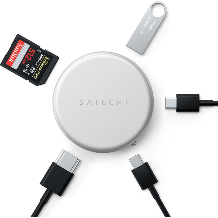 Satechi tarafından üretilen bir Satechi OntheGo 5′i 1 arada çoklu bağlantı adaptörü (Gümüş), 512 GB'lık bir SD kart, bir USB bellek ve bağlantı noktalarına takılı üç farklı kabloyla çevrilidir.
