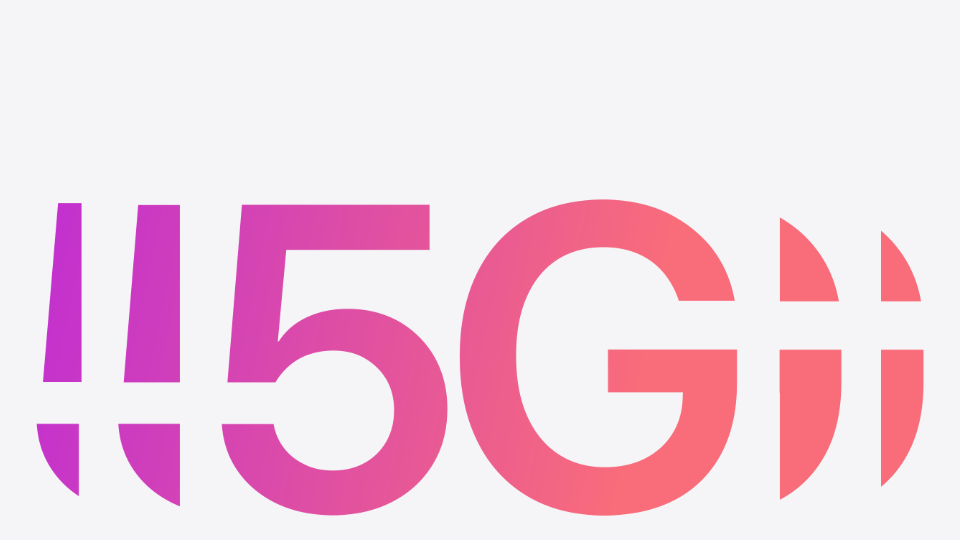 Stilisierter Text mit der Aufschrift "5G" in großen, fettgedruckten Buchstaben mit Farbverlauf und einem Signalsymbol auf der rechten Seite, alles in Rosa- und Lila-Tönen, die für die drahtlose Netzwerktechnologie stehen.