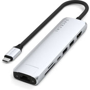 Der Satechi USB-C 7-in-1 Slim Multiport-Adapter mit Ethernet in Silber von Satechi bietet zahlreiche Anschlussmöglichkeiten, darunter Ethernet, USB, HDMI und SD-Kartensteckplätze, und verfügt über ein robustes, fest integriertes, geflochtenes USB-C-Kabel.