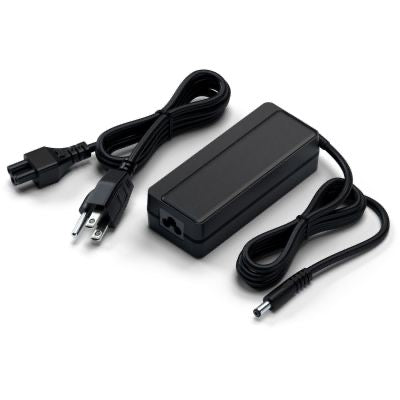 Auf weißem Hintergrund ist ein schwarzes, rechteckiges Laptop-Netzteil zu sehen, das über ein integriertes Netzteil, ein abnehmbares Netzkabel mit einem zweipoligen Stecker und ein Gleichstrom-Ausgangskabel mit einem runden Stecker verfügt. Diese Konfiguration eignet sich ideal für die Kombination mit dem Satechi Thunderbolt 4 Slim Hub Pro in Space Grau von Satechi, um die Anschlussmöglichkeiten zu erweitern und Ihren Arbeitsplatz zu optimieren.