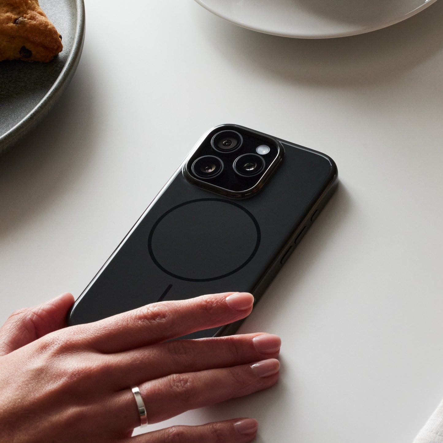 Beats iPhone 16 Pro Case mit MagSafe, nachtschwarz - epos | Apple Premium Partner