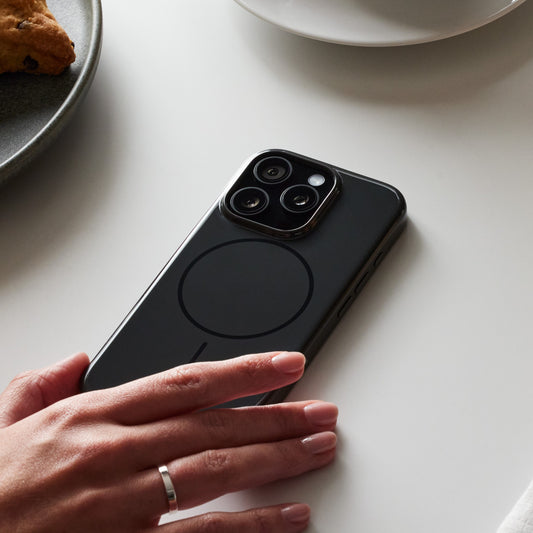 Beats iPhone 16 Pro Case mit MagSafe, nachtschwarz - epos | Apple Premium Partner