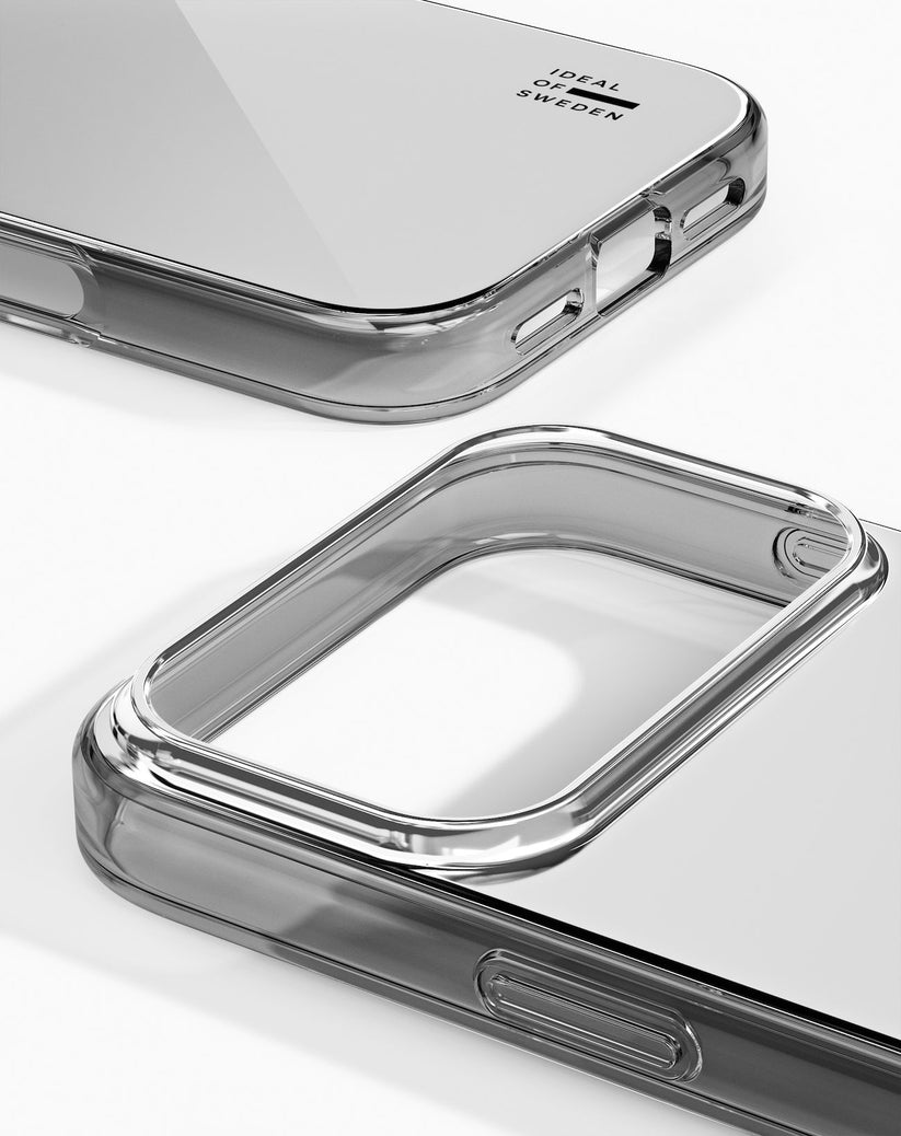 Nahaufnahme von zwei transparenten „Ideal of Sweden Hülle mit MagSafe“ für das iPhone 17 Pro Max/18 Pro Max – Mirror-Hüllen mit präzisen Aussparungen für Tasten und Kameras, die durch ihr elegantes, minimalistisches Design im skandinavischen Stil bestechen. Das Ideal of Sweden-Logo ist auf einer der Hüllen in der oberen rechten Ecke zu sehen und unterstreicht sowohl Stil als auch Funktionalität.