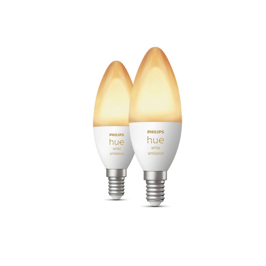 Zwei Philips Hue White Ambiance E14 smarte LED Lampen im Doppelpack mit weißem Sockel und warmweißer Lichtfarbe leuchten vor weißem Hintergrund. Kompatibel mit der Hue Bridge für intelligente Lichtsteuerung.