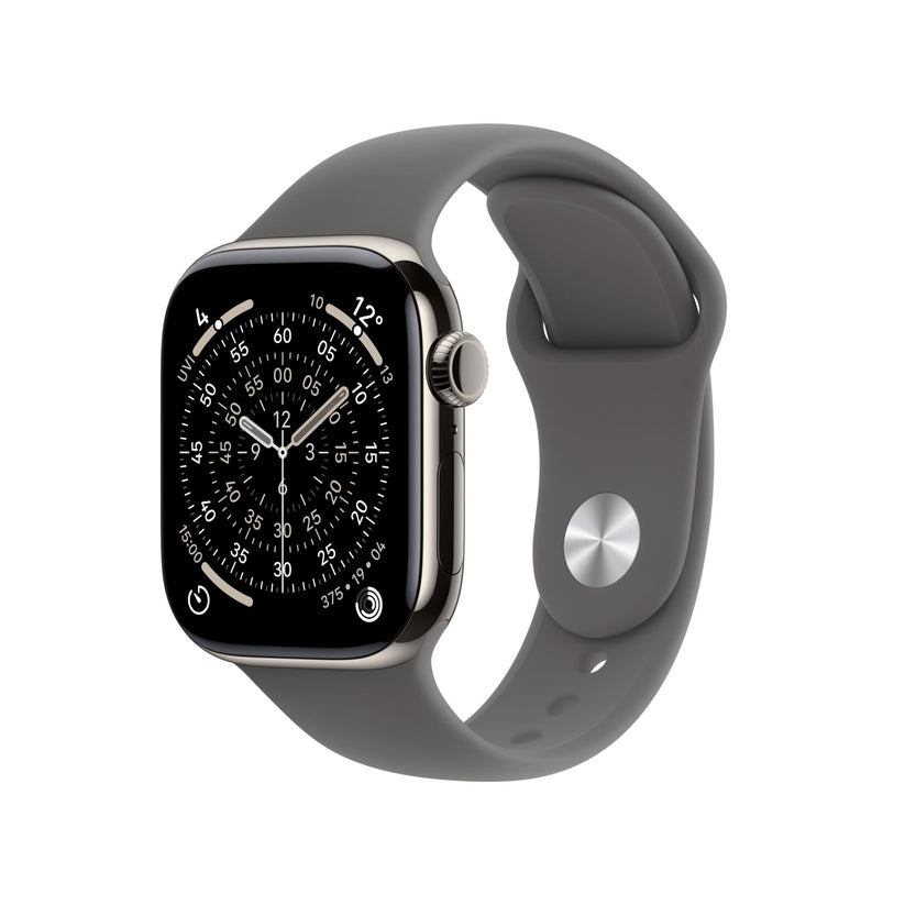 Apple'ın Apple Watch Series 11 GPS + Cellular (42 mm, Natürliches Titan Kasa, Steingrau Sportarmband S/M) modelinde analog saat kadranına sahip dikdörtgen siyah ekran, gümüş kenarlar ve beyaz zemin üzerine koyu gri silikon kordon bulunur.