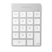 Eine Draufsicht zeigt das „Satechi Slim Wireless Keypad Silver“ von Satechi, eine kabellose Zifferntastatur mit weißen Tasten, die die Ziffern 0–9, Rechenoperatoren sowie die Tasten „Clear“, „Backspace“ und „Enter“ umfasst.