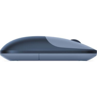 Die schlanke, moderne Satechi Slim EX Wireless Mouse (Indigo) ist hier von der Seite zu sehen. Sie besticht durch ein geschmeidiges, geschwungenes Design und eine zweifarbige Indigo-Farbgebung – und verkörpert damit perfekt die minimalistische Ästhetik, die die innovativen ergonomischen Zubehörprodukte von Satechi auszeichnet.