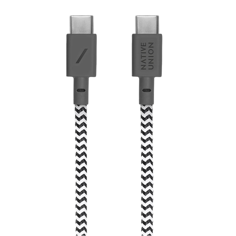Zweierpack Native Union Belt-Cable USB-C-zu-USB-C-Kabel (1,2 m) im Zebra-Design, mit schwarz-weiß zickzackgeflochtenen Kabeln und einem Stecker mit dem Native Union-Logo.
