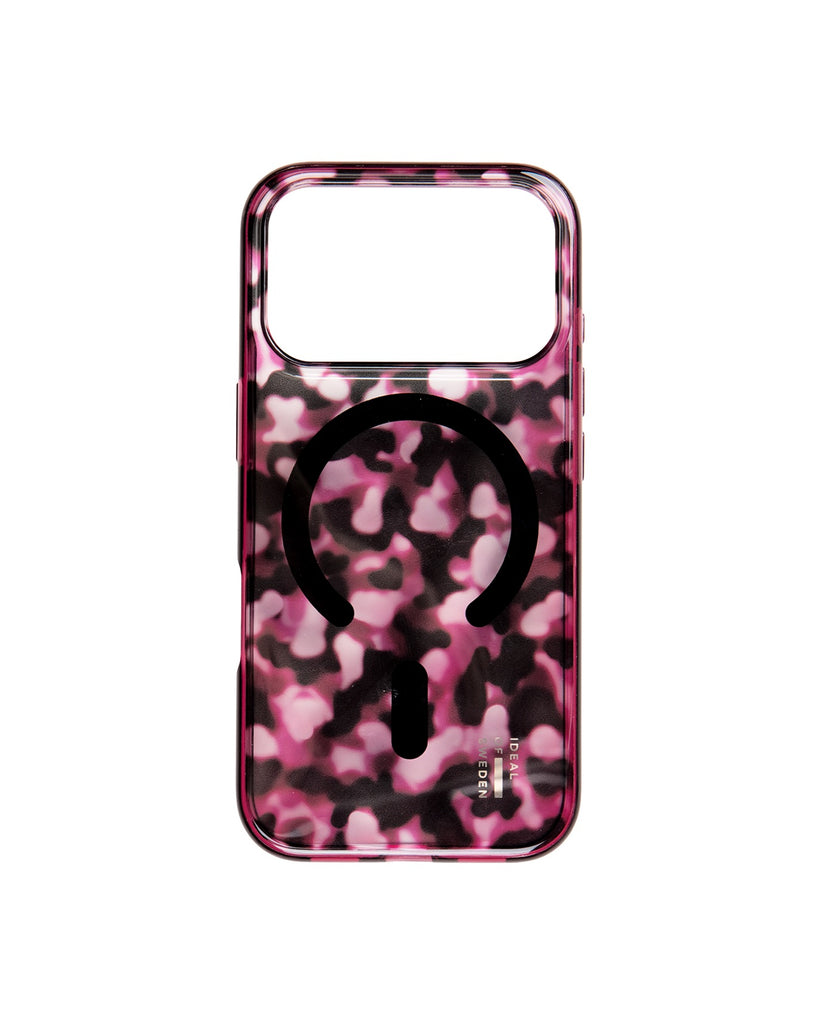 Eine Handyhülle in rosa-schwarzem Camouflage-Muster mit einem großen schwarzen Kreis und einer Linie in der Mitte sowie einer Aussparung für die Kamera an der Oberseite. Inspiriert vom skandinavischen Design bietet die „Ideal of Sweden Transparente Hülle mit MagSafe für iPhone 17 Pro/18 Pro – Cherry Crush“ sowohl Stil als auch Schutz für Ihr Gerät.