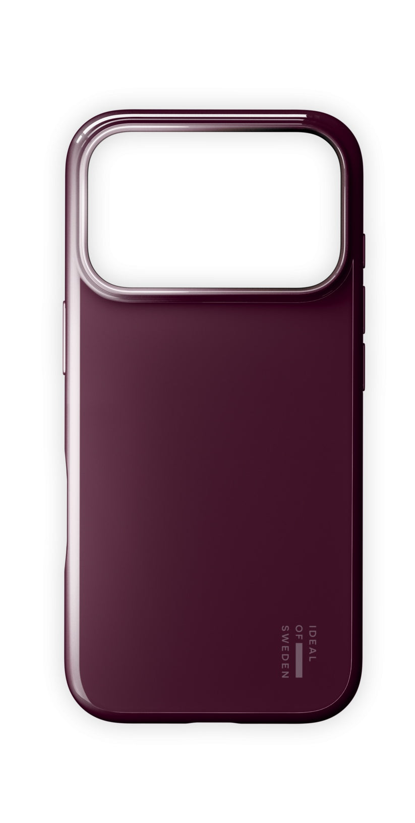 Eine glänzende, kirschrote „Ideal of Sweden“-Hülle mit MagSafe für das iPhone 17 Pro/18 Pro, die oben über eine große Aussparung für die Kamera verfügt. Die untere rechte Ecke ziert der Markenname „Ideal of Sweden“ in kleinen weißen Buchstaben, was die Eleganz des skandinavischen Designs unterstreicht.