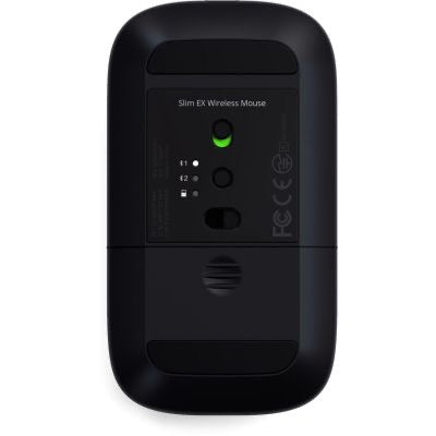 Die Unterseite der „Satechi Slim EX Wireless Mouse Space Black“ von Satechi, einer kabellosen Maus, ist abgebildet und zeigt einen Ein-/Aus-Schalter, Verbindungstasten und Kontrollleuchten.