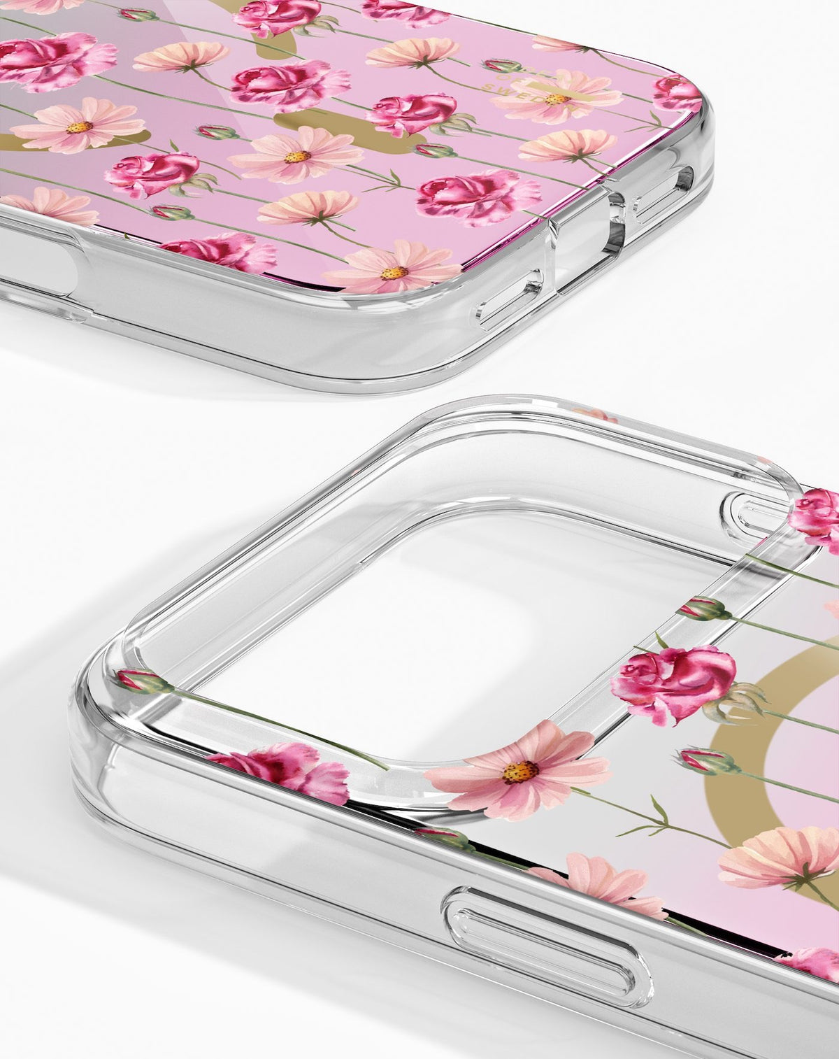 Zwei transparente Handyhüllen – „Ideal of Sweden Hülle mit MagSafe für iPhone 17 Pro/18 Pro in Rose Blush Floral“ – werden in Nahaufnahme auf einer weißen Fläche gezeigt. Sie sind mit rosa und roten Blumenmustern verziert, die zarte Blüten und grüne Stiele auf hellrosa Hintergrund zeigen. Diese Hüllen von Ideal of Sweden verbinden skandinavisches Design mit moderner Funktionalität und sind zudem mit MagSafe kompatibel, was für zusätzlichen Komfort sorgt.