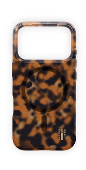 Wir präsentieren die „Ideal of Sweden Transparente Hülle mit MagSafe für iPhone 17 Pro/18 Pro – Tortoise“: Diese Handyhülle besticht durch ein auffälliges Schildpatt-Design in Braun- und Schwarztönen, das durch einen kreisförmigen MagSafe-Ladeausschnitt und das kleine, weiße „IDEAL OF SWEDEN“-Logo unten rechts akzentuiert wird. Inspiriert vom skandinavischen Design verbindet sie auf wunderschöne Weise Stil mit Funktionalität, um Ihr Gerät zu schützen.