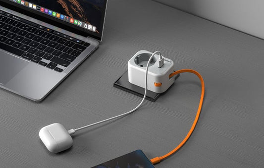 Tessan Reisestecker mit USB-C Kabel und USB-A Anschluss