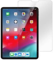 IPad Pro 11 inç 2019/20 veya iPad Air 2020, eStuff TitanShield 0,33 mm 9H temperli cam ekran koruyucu ön tarafa kısmen hizalanmış ve uygulanmaya hazır haldeyken uygulama simgelerini görüntüler.