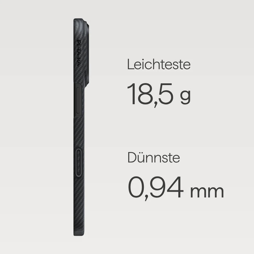 Das PITAKA Aramid Ultra Slim Case für iPhone 17 Pro, Schwarz, wiegt nur 18,5 g und ist 0,94 mm dünn - ultradünnes Design in Luft- und Raumfahrtqualität.