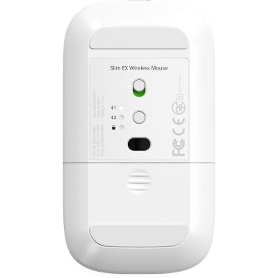 Ansicht von unten der „Satechi Slim EX Wireless Mouse Silver“ von Satechi, einer kabellosen Maus, die für ein minimalistisches Arbeitsplatz-Setup konzipiert ist. Zu sehen sind der Netzschalter, der Sensor und Zertifizierungssymbole wie beispielsweise das FCC-Zeichen.