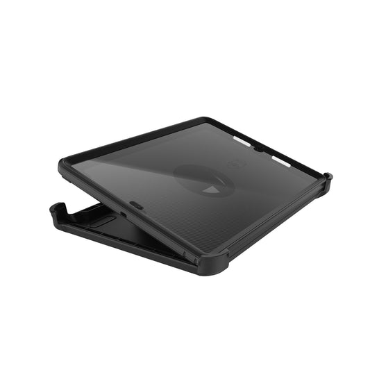 Das Otterbox Defender Case für iPad 10.2 Zoll, schwarz von Onlineshop ist halb geöffnet und zeigt eine transparente Rückseite mit kreisförmigem Design, verstärkten Ecken und einem robusten, langlebigen Design.