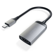 Der Satechi Typ-C-zu-4K-HDMI-Adapter in Space Grau verfügt über ein kurzes schwarzes Kabel, ein elegantes silbergraues Gehäuse sowie gut sichtbare HDMI- und USB-C-Anschlüsse an beiden Enden und bietet so eine zuverlässige HD-Verbindung für Ihre Geräte.
