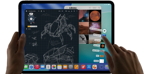 iPad Pro, Farbe Space Schwarz, die linke Hand einer Person hält das Gerät, die rechte Hand passt mit Gesten mehrere geöffnete App Fenster an, darunter eine Zeichenapp mit Skizzen von mechanischen Designs, eine Fotomediathek mit Planeten und Weltraumbildern und Dateien im Download-Ordner, die nach oben hin aufgefächert werden